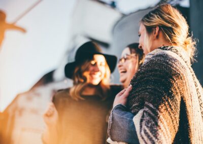 Groupe de collaborateurs lors d'un séminaire d'entreprise sur la thématique du bien-être