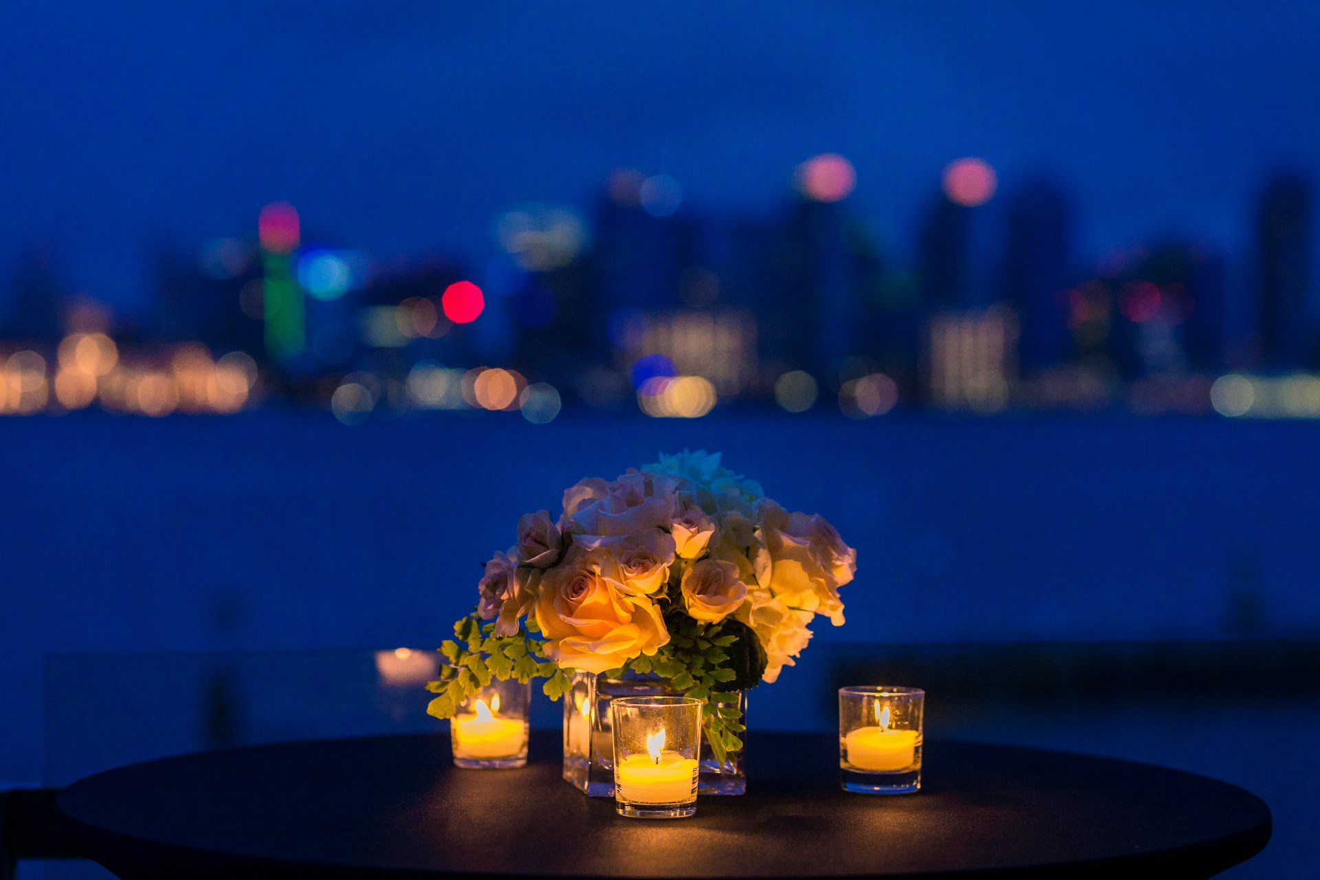 Organisation d'un événement privé, tel qu'un dîner romantique ici sur cette photo.