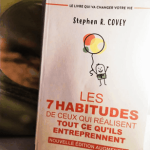 Les 7 habitudes de ceux qui réalisent tout ce qu'ils entreprennent - Stephen R Covey Couverture du livre de Stephen R Covey "Les 7 habitudes de ceux qui réalisent tout ce qu'ils entreprennent"
