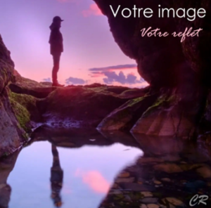 Reflet de la silhouette d'un homme dans l'eau, symbolisant le reflet d'une personnalité dans l'image de marque de son entreprise