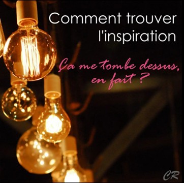 Ampoules dorées allumées au plafond