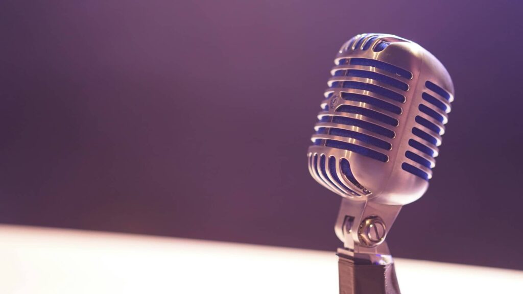 Micro prêt à être utilisé sur scène pour un discours