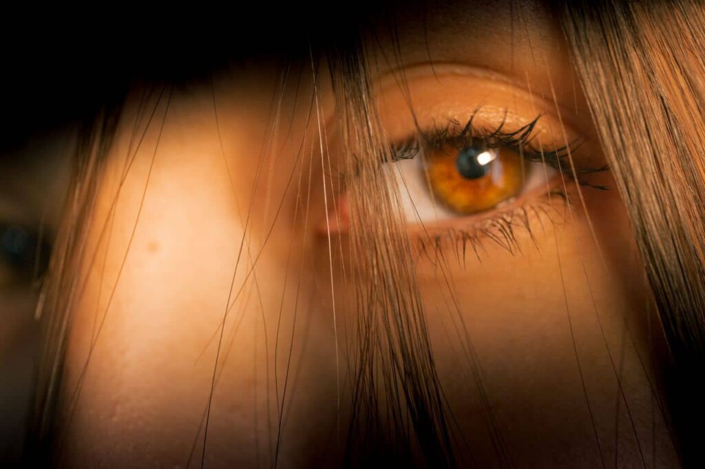 Regard d'une jeune femme